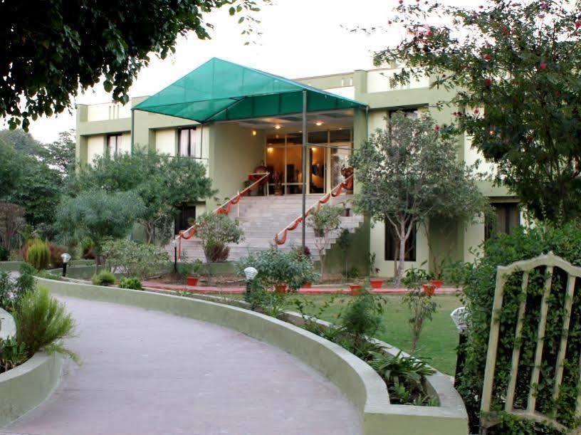 בהאראטפור Kadamb Kunj Resort מראה חיצוני תמונה